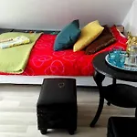 아파트 Stylish With Private Bathroom And Entrance *