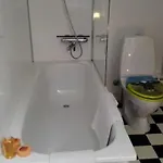 Stylish With Private Bathroom And Entrance
