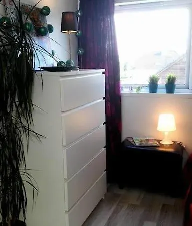 Stylish With Private Bathroom And Entrance Leilighet