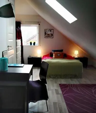 Stylish With Private Bathroom And Entrance